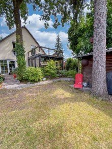 Wintergarten und Terrasse von au�en 2 Modern & nachhaltig wohnen: Tolles Einfamilienhaus mit Wintergarten und PV-Anlage in Woltersdorf!