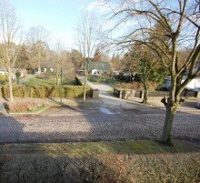 Blick zur Stra�e Solide Basis f�r Ausbauprojekt!