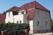 Stra�enansicht Individuelle Maisonette-Wohnung im Zweifamilienhaus!