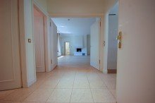 Diele mit Blick ins Wohnzimmer Gro�z�gige, helle Wohnung im Grunewald mit eigener Garage!