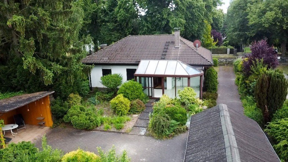 Gartenansicht und Zufahrt Bungalow Zeuthen