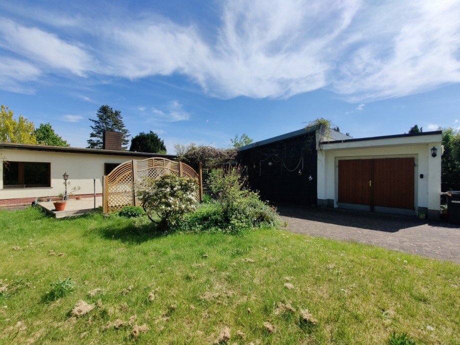 Vorgarten und Garage Einfamilienhaus Erkner