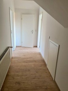 Flur Dachgeschoss Vermietet - Helle Maisonette-Wohnung im Zweifamilienhaus in Kaulsdorf!