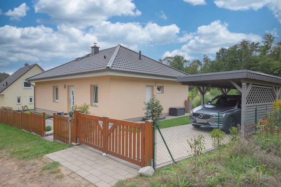 Au�enansicht und Carport Einfamilienhaus Zernsdorf