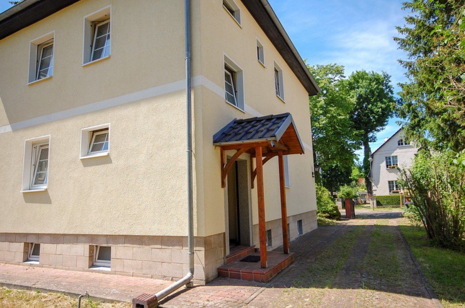 Zufahrt und Eingang Haus Sch�neiche