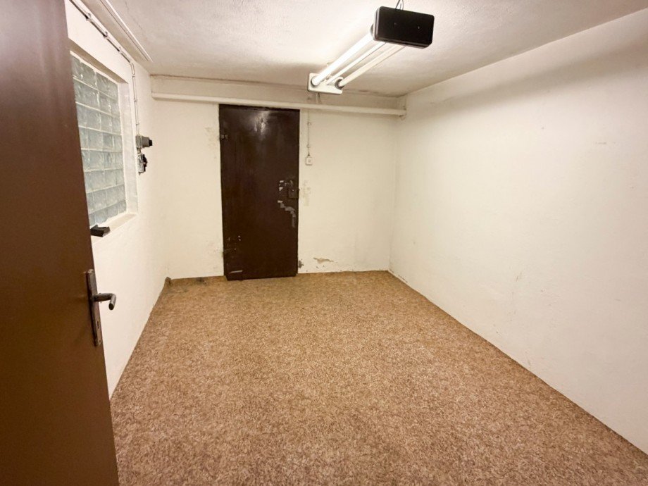 Kellerraum mit Durchgang zur Garage Einfamilienhaus Zehdenick