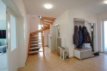 Diele Treppe ins OG Moderne Stadtvilla mit sechs Zimmern in Rahnsdorf!