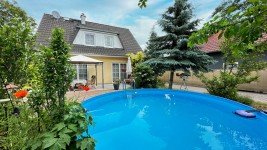 Hauptbild Sonniges Einfamilienhaus mit Pool in zweiter Reihe!