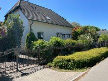 Stra�enansicht Verkauft: Wohnen mit Weitblick in K�penick: flexibel, familienfreundlich und naturnah!