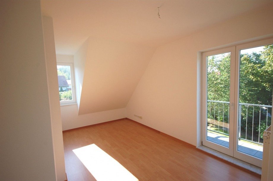 Zimmer OG mit Balkonzugang Doppelhaush�lfte Berlin