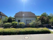 Stra�enansicht Verkauft: Wohnen mit Weitblick in K�penick: flexibel, familienfreundlich und naturnah!